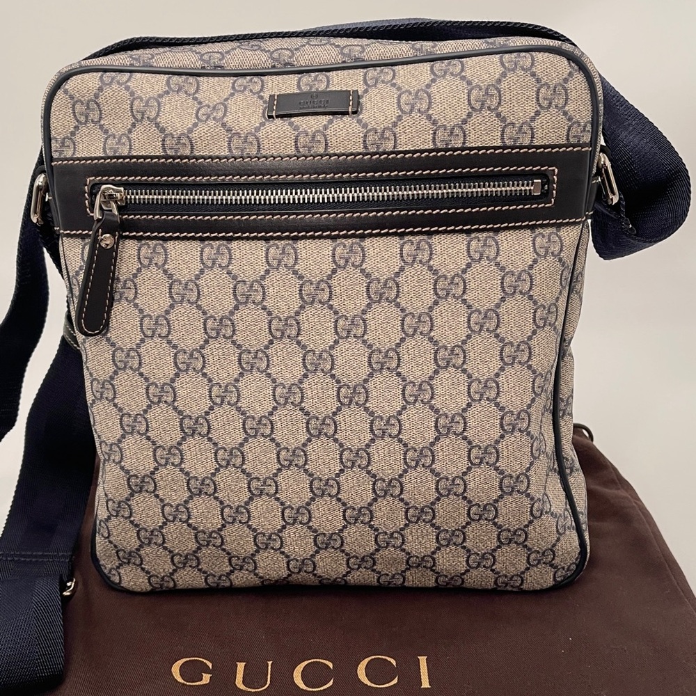 NWOT VINTAGE GUCCI GG Supreme Messenger